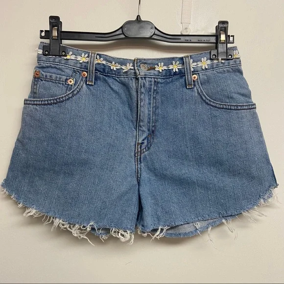 Levi’s vintage 505 daisy cutoff Frayed Hem  High Rise‎ denim shorts size 8. - Picture 2 of 3